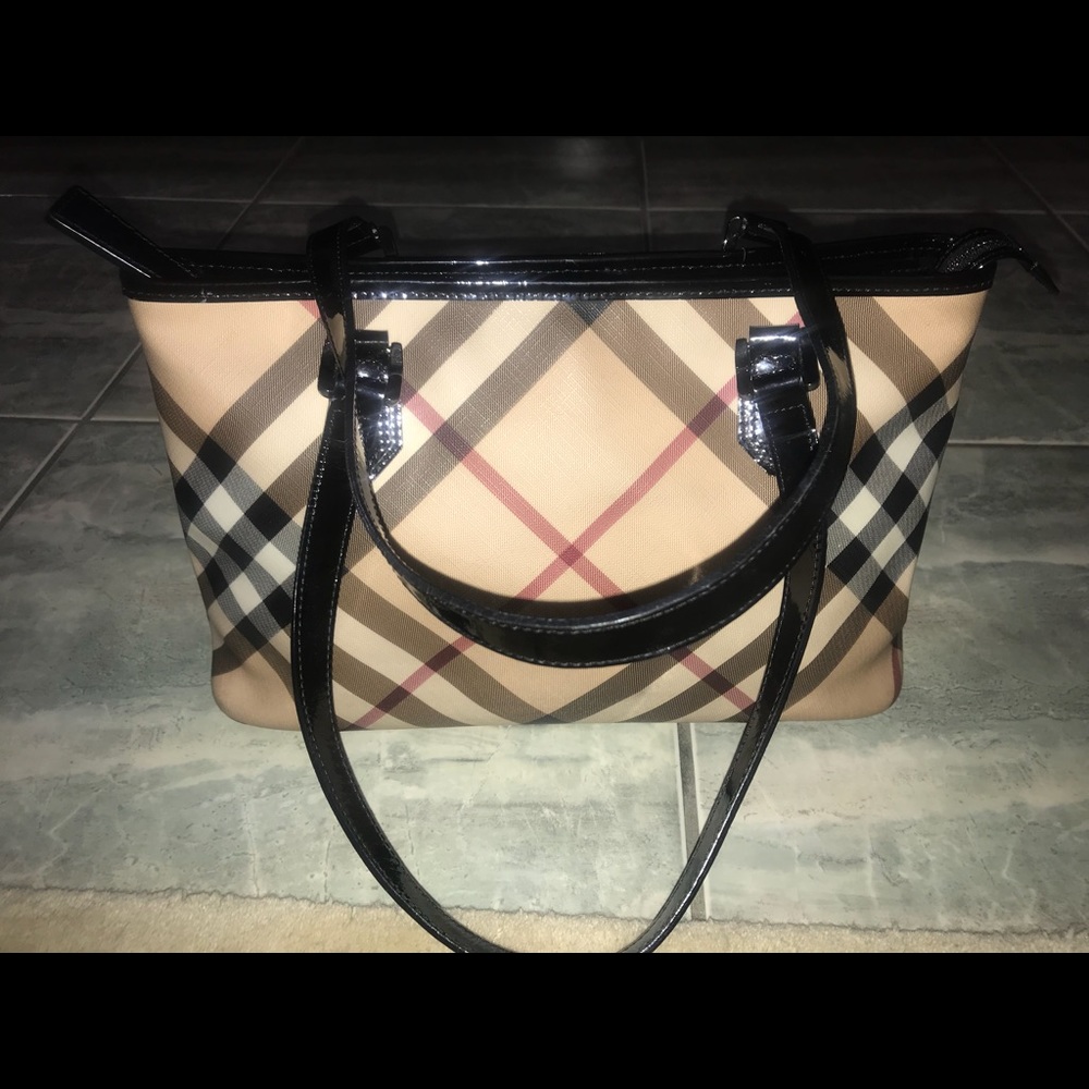 100% AUTHENTIC Burberry tote!! Great condition!!!